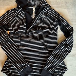 Women’s Lululemon 3/4 pullover 3/4 zip yoga long sleeve style top